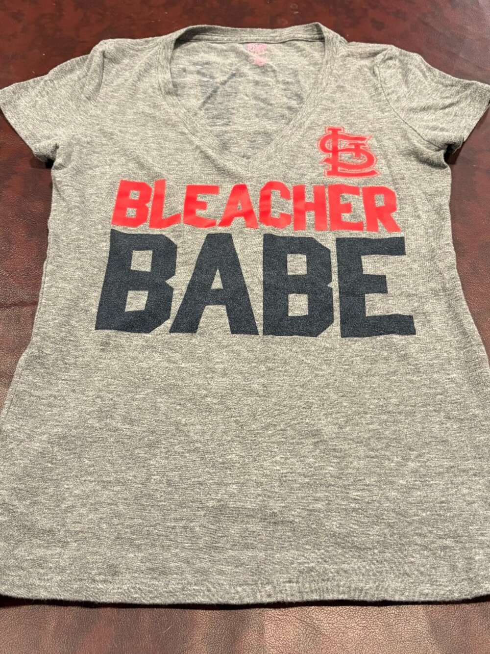 PINK Victoria's Secret Bleacher Babe heather gray V-neck tee, STL Cardinals, L